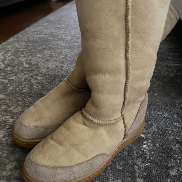 Ugh boots size 5 - Picture 2 of 2